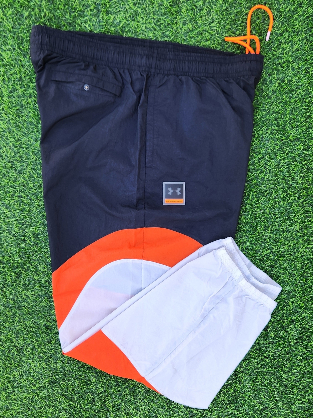 Under Armour Men’s Black & Orange Athletic Pants SIZE XXL